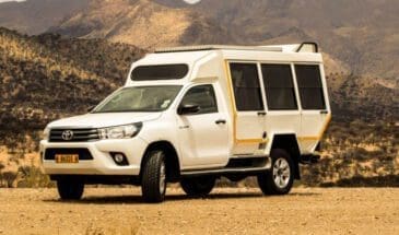 Toyota Hilux 9 Sitzer- Dusty Trails Safaris Namibia & Dusty Car Hire Namibia
